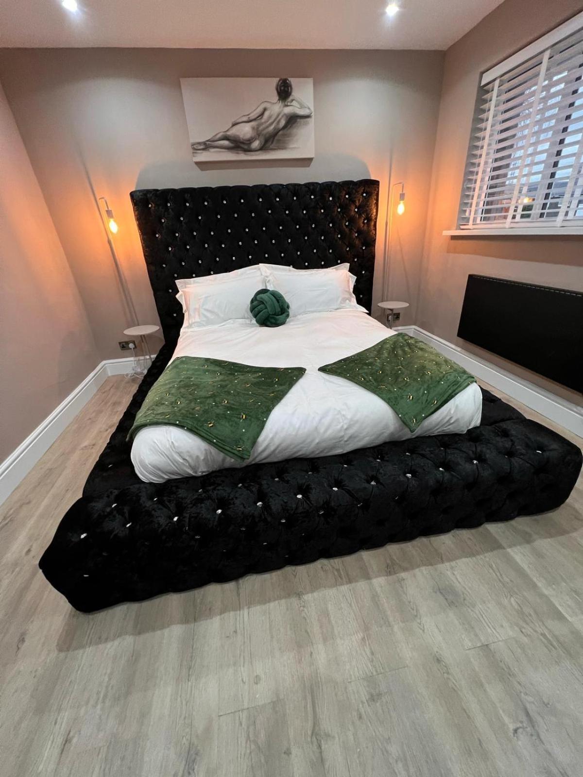 Premier Inn Comfort Mattresses - Sleeps 6 Middleton  Extérieur photo