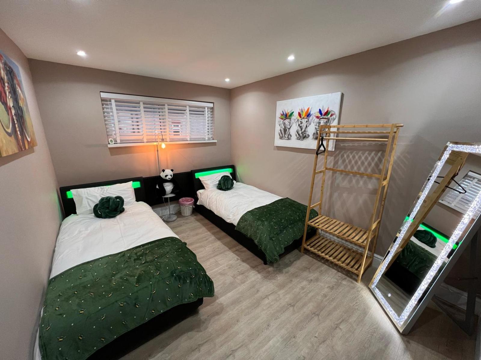 Premier Inn Comfort Mattresses - Sleeps 6 Middleton  Extérieur photo